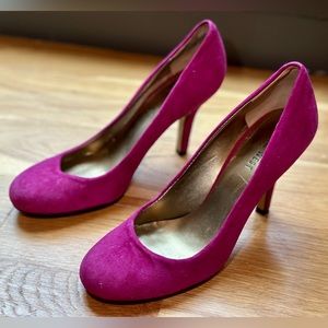 Fuschia heels!